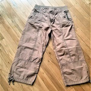 H&M Divided Capri pants size 6